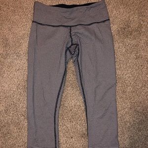 Lululemon size 2/4 cropped leggings barely worn